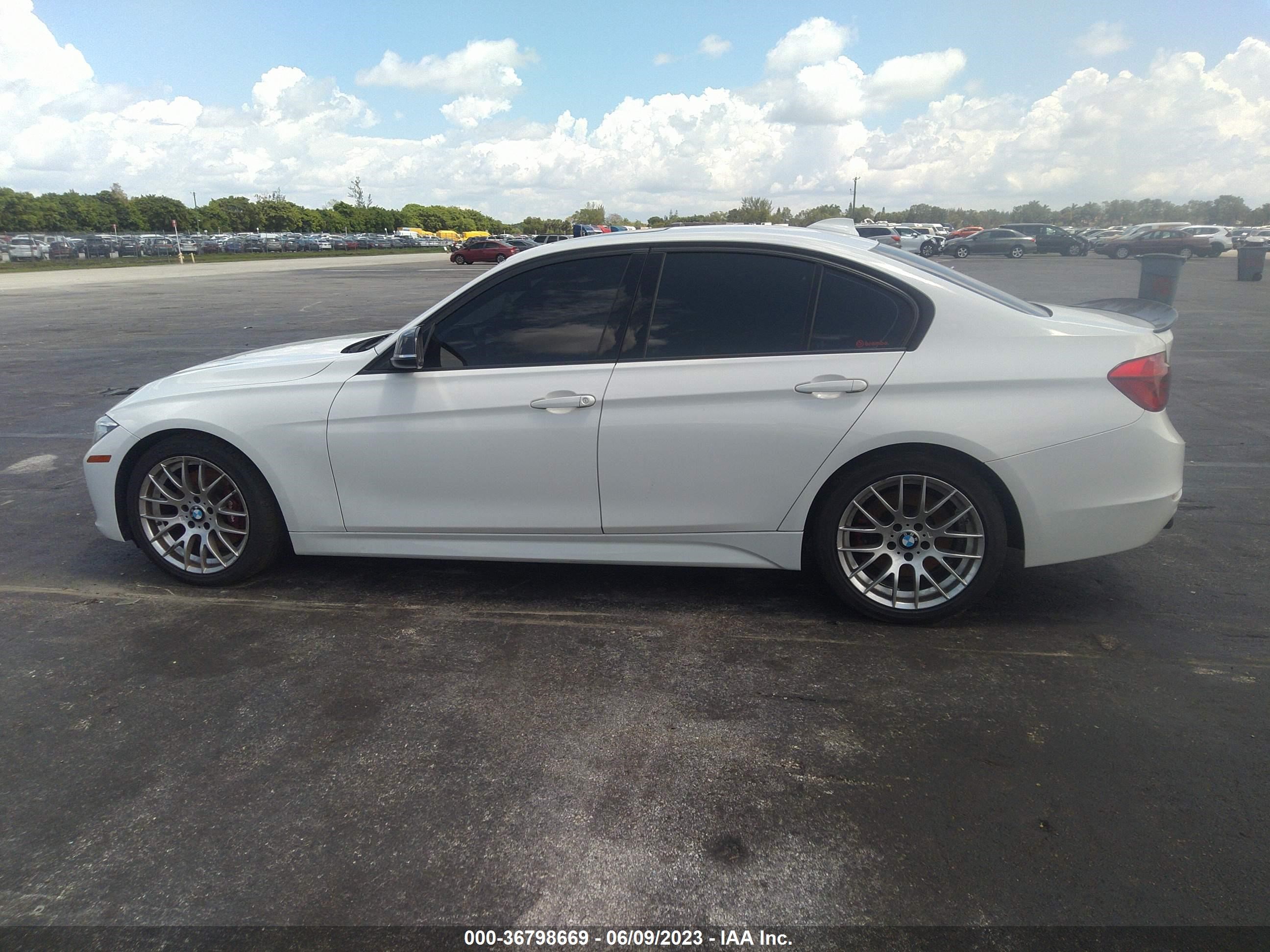 Photo 13 VIN: WBA3B9G56ENR91273 - BMW 3ER 