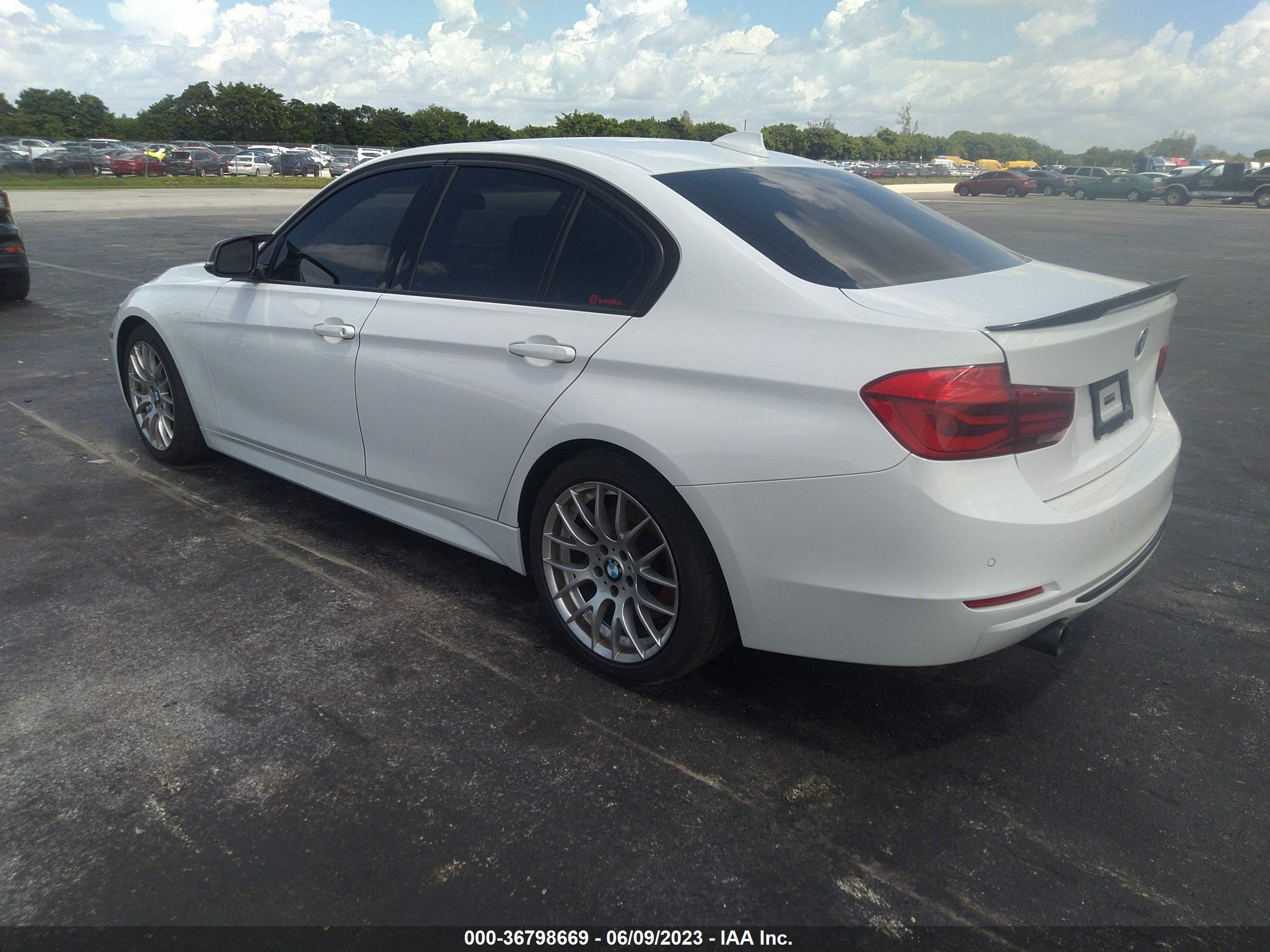 Photo 2 VIN: WBA3B9G56ENR91273 - BMW 3ER 