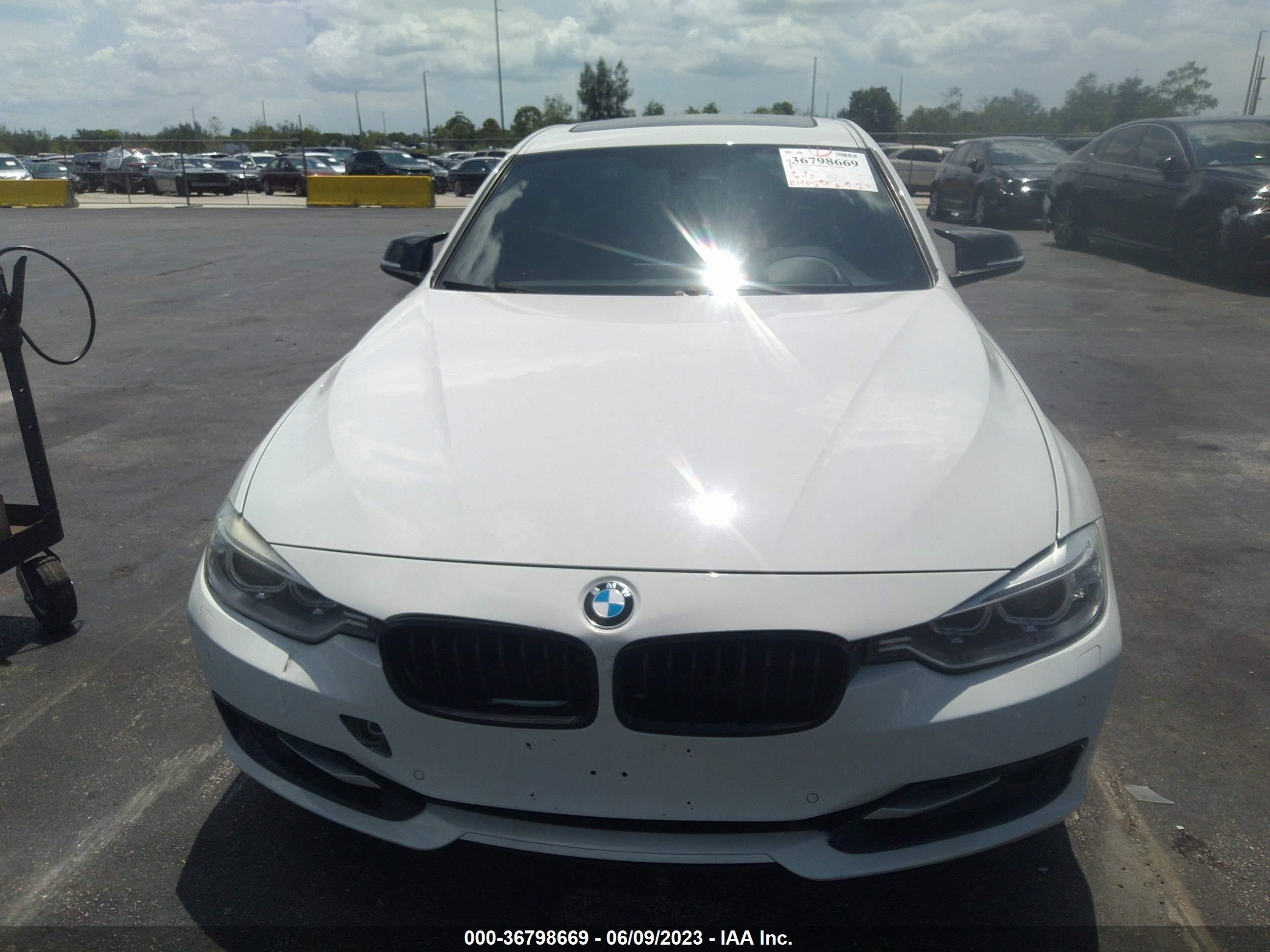 Photo 5 VIN: WBA3B9G56ENR91273 - BMW 3ER 