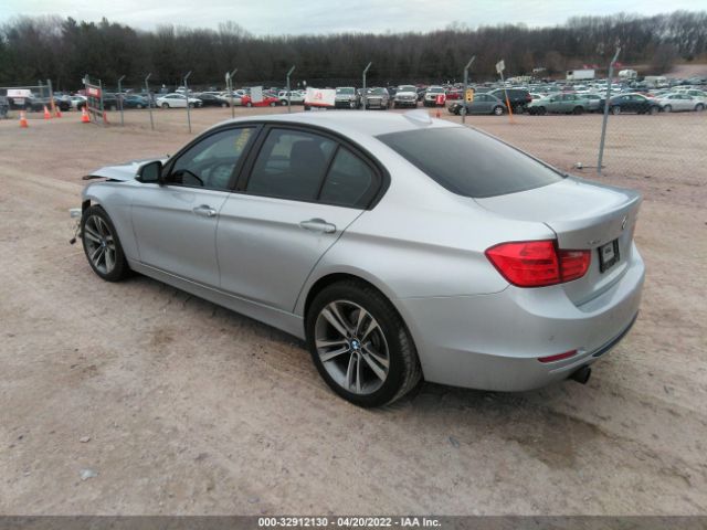 Photo 2 VIN: WBA3B9G5XDNP39699 - BMW 3 SERIES 