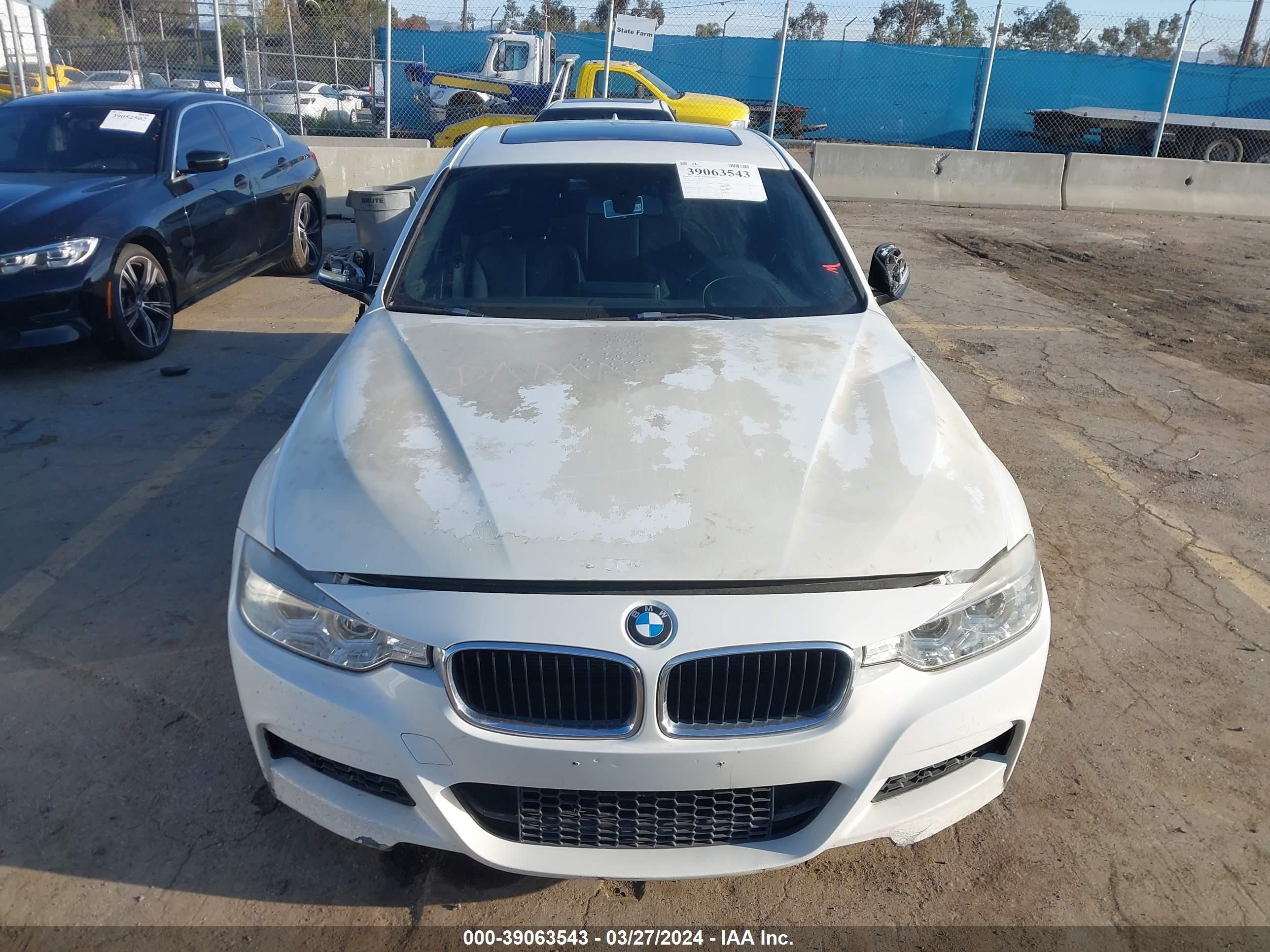 Photo 11 VIN: WBA3C1C50DF437322 - BMW 3ER 