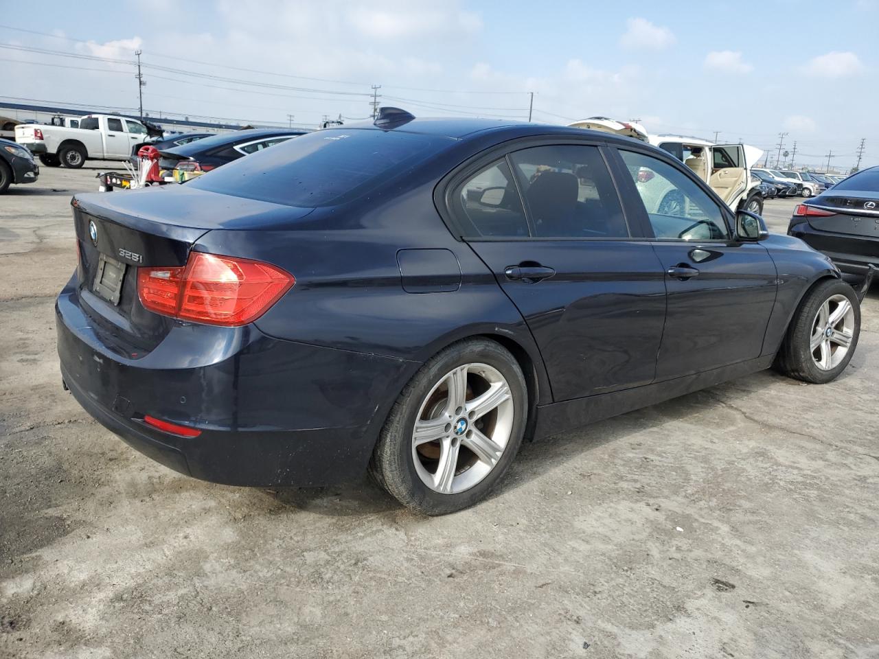 Photo 2 VIN: WBA3C1C50DK103900 - BMW 3ER 