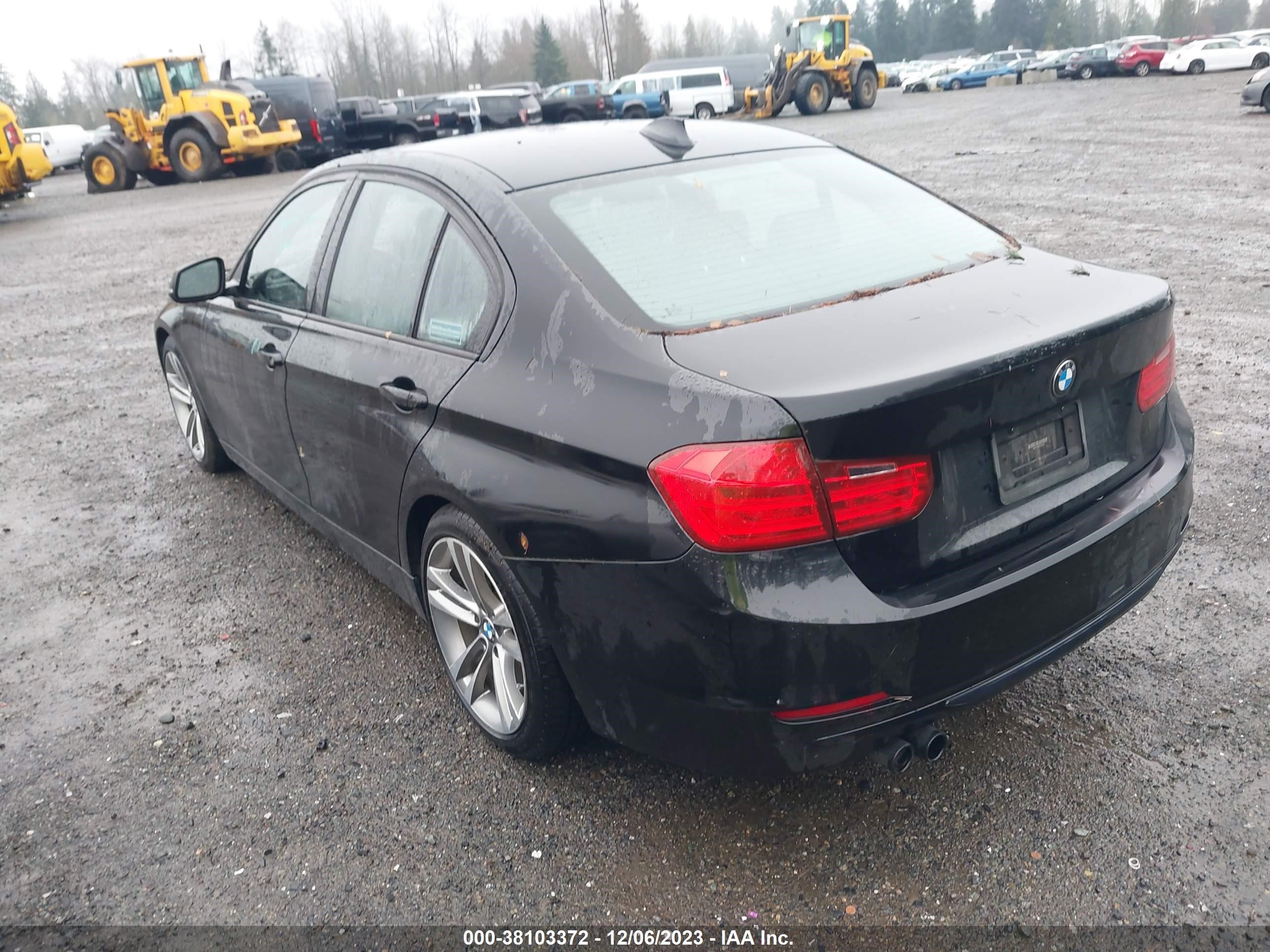 Photo 2 VIN: WBA3C1C50EK106569 - BMW 3ER 