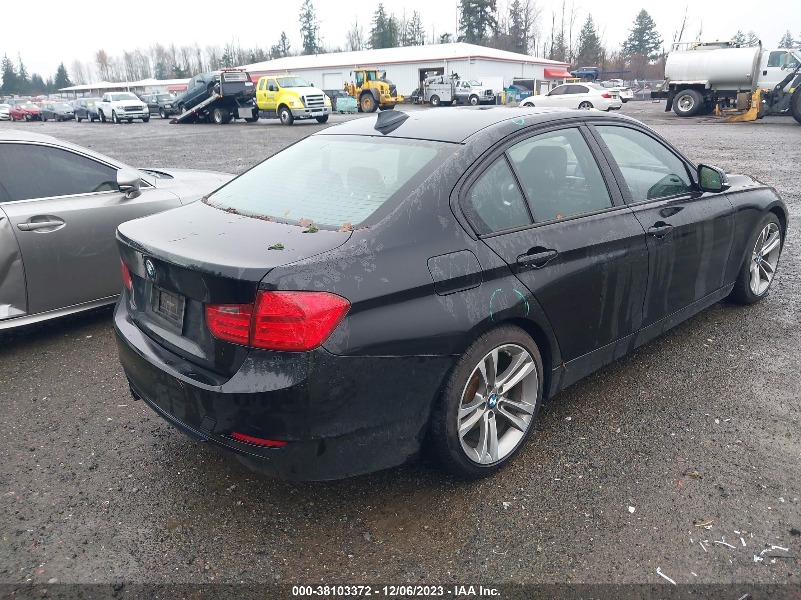 Photo 3 VIN: WBA3C1C50EK106569 - BMW 3ER 