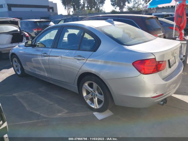 Photo 2 VIN: WBA3C1C51CF431818 - BMW 3 SERIES 