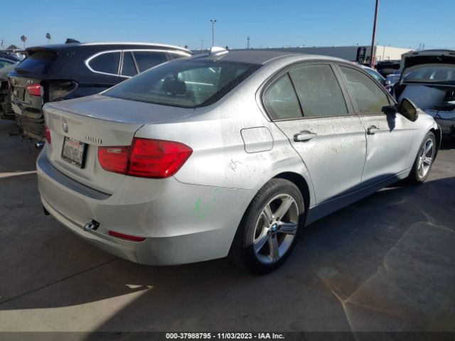 Photo 3 VIN: WBA3C1C51CF431818 - BMW 3 SERIES 