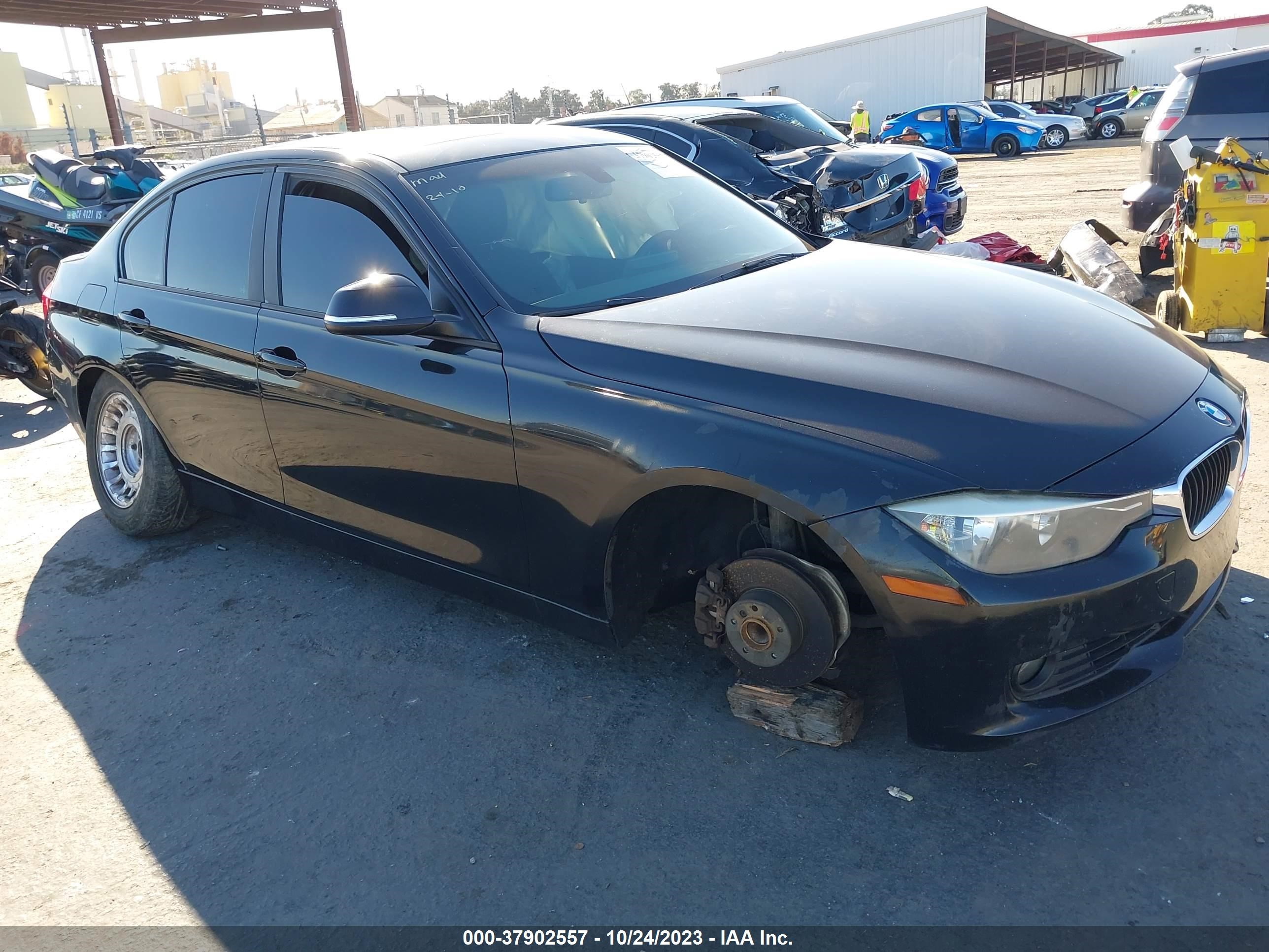 Photo 0 VIN: WBA3C1C51DF440133 - BMW 3ER 