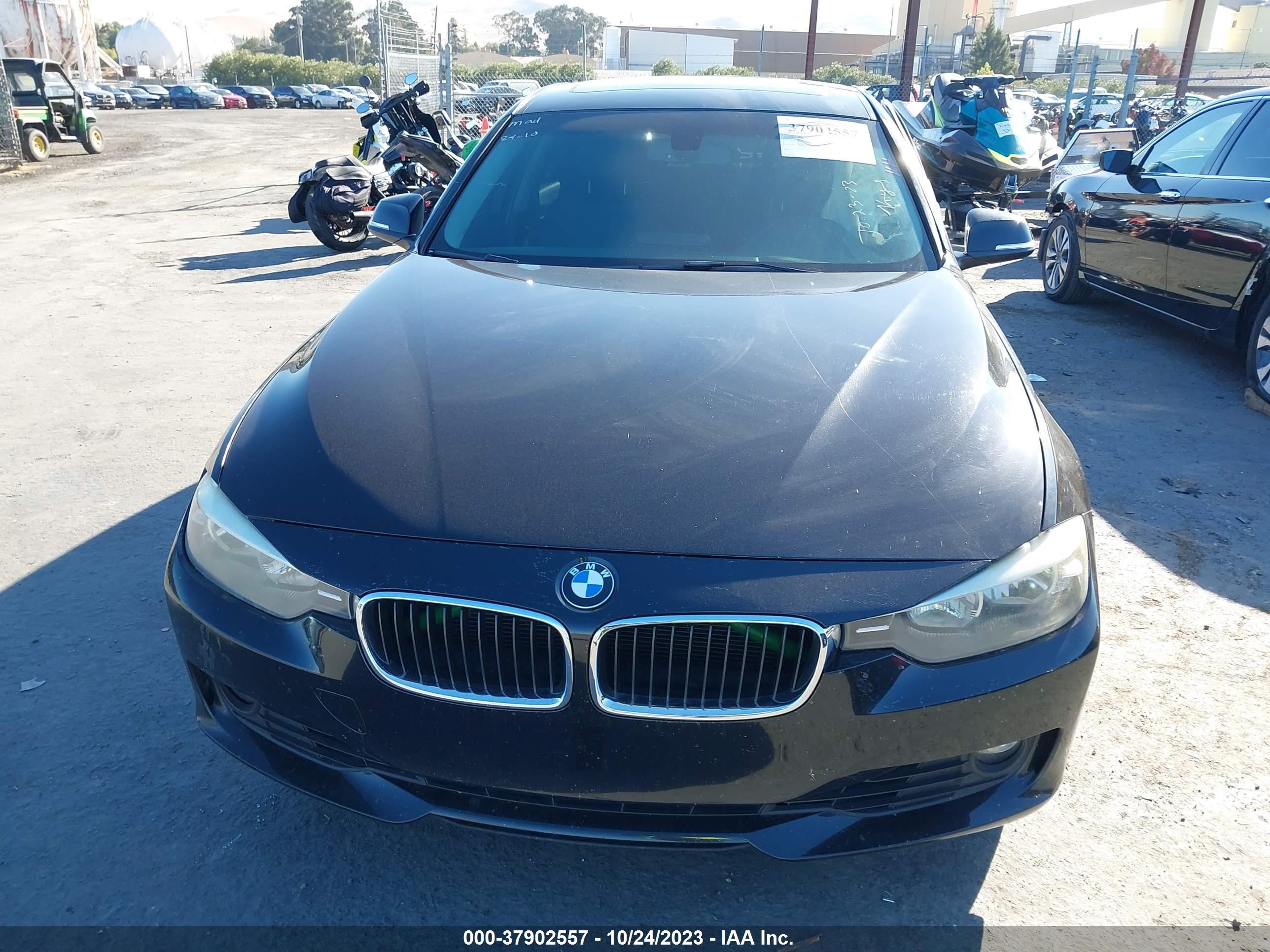 Photo 11 VIN: WBA3C1C51DF440133 - BMW 3ER 