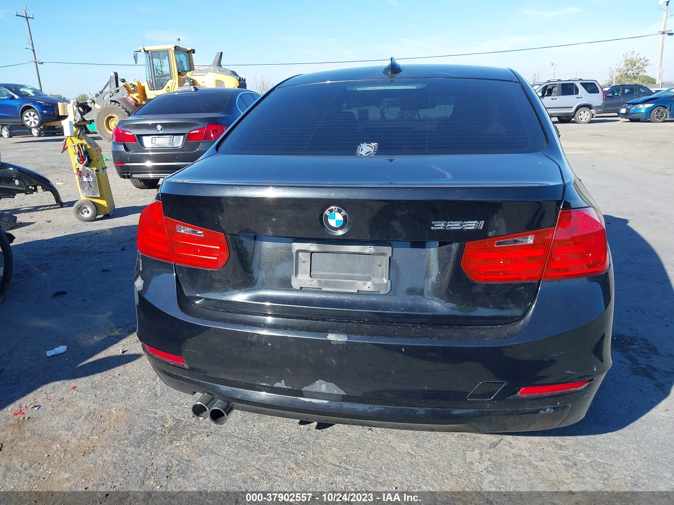 Photo 15 VIN: WBA3C1C51DF440133 - BMW 3ER 