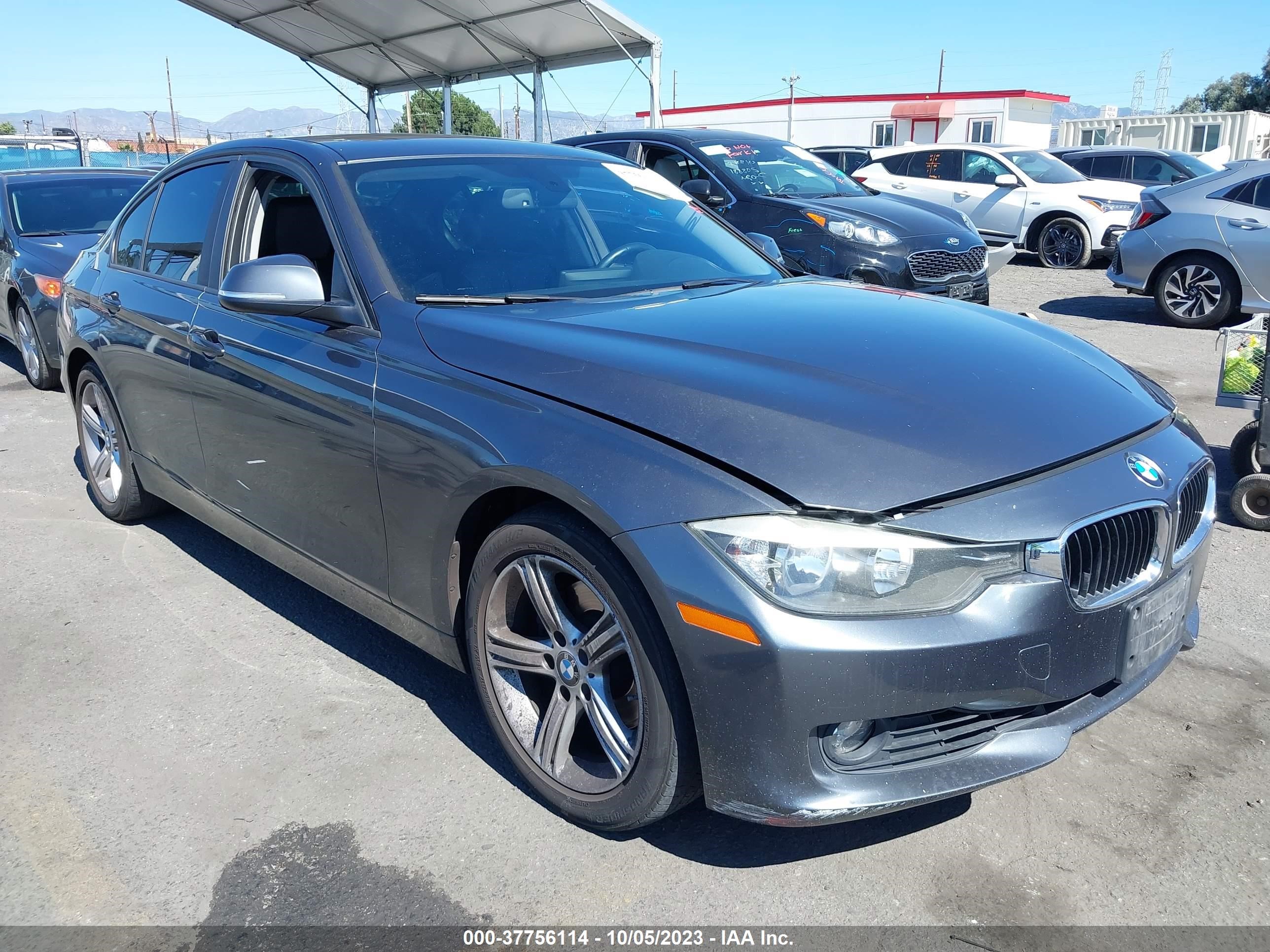 Photo 0 VIN: WBA3C1C51DF443937 - BMW 3ER 