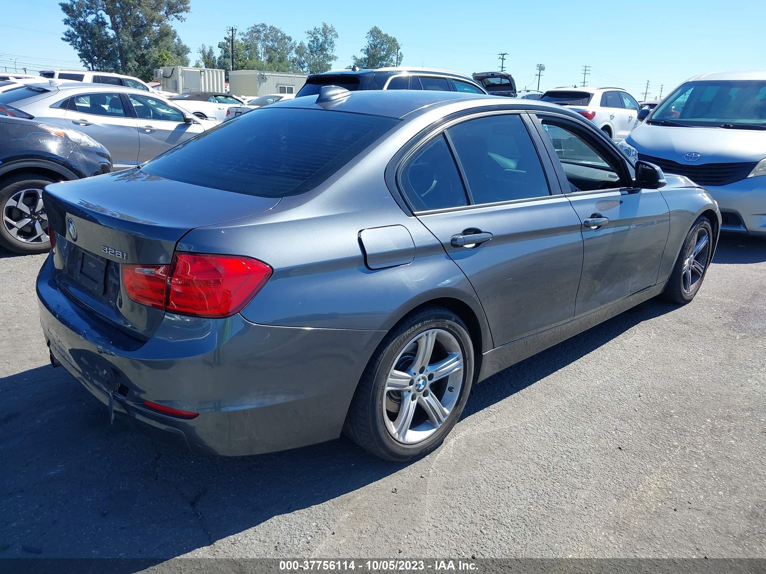 Photo 3 VIN: WBA3C1C51DF443937 - BMW 3ER 