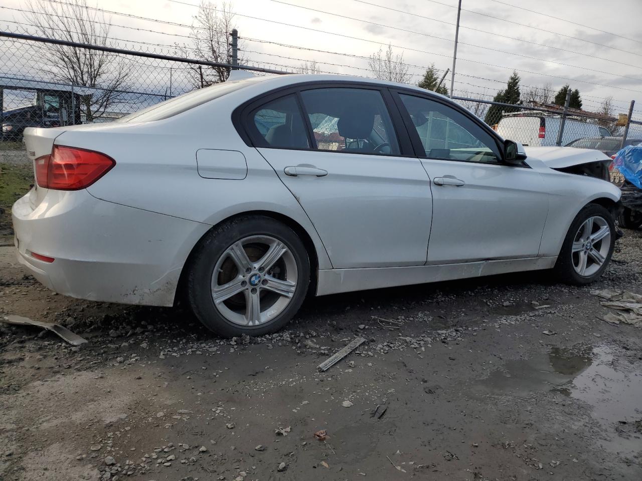 Photo 2 VIN: WBA3C1C52DF440027 - BMW 3ER 