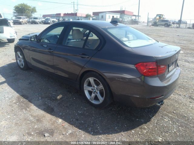 Photo 2 VIN: WBA3C1C52DK104465 - BMW 3 