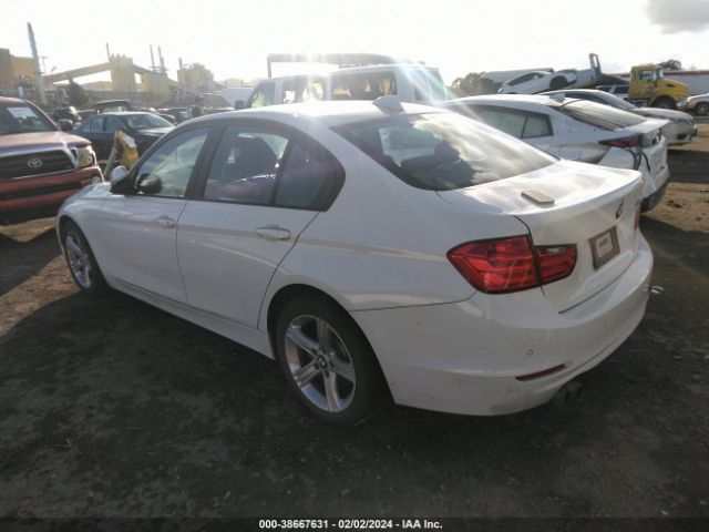 Photo 2 VIN: WBA3C1C53FK121133 - BMW 328I 