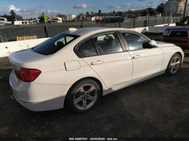 Photo 3 VIN: WBA3C1C53FK121133 - BMW 328I 