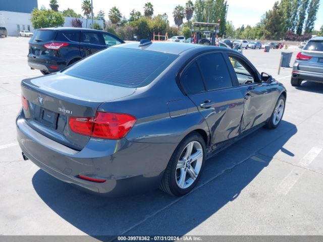 Photo 3 VIN: WBA3C1C55FK122199 - BMW 328I 