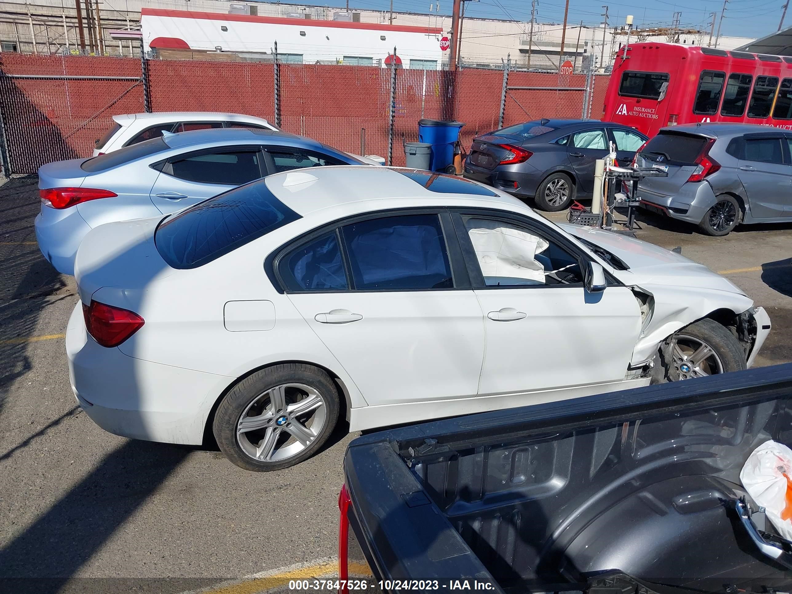 Photo 12 VIN: WBA3C1C56CF431765 - BMW 3ER 