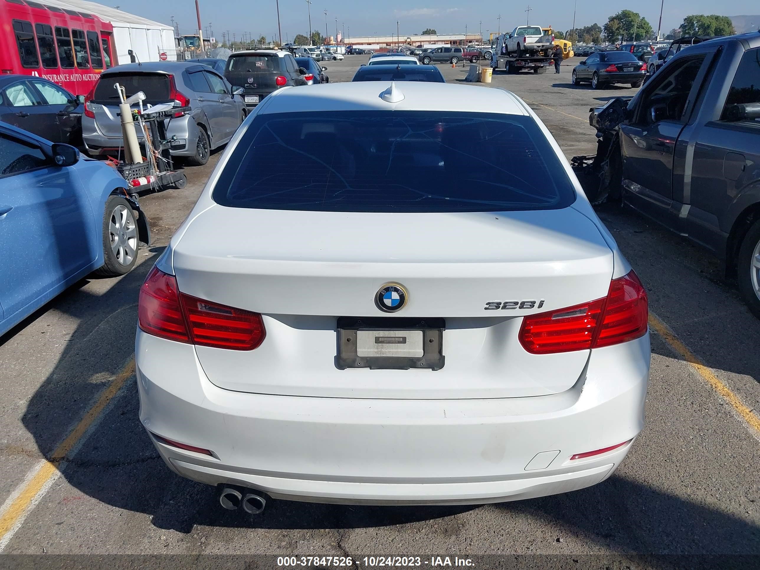 Photo 15 VIN: WBA3C1C56CF431765 - BMW 3ER 