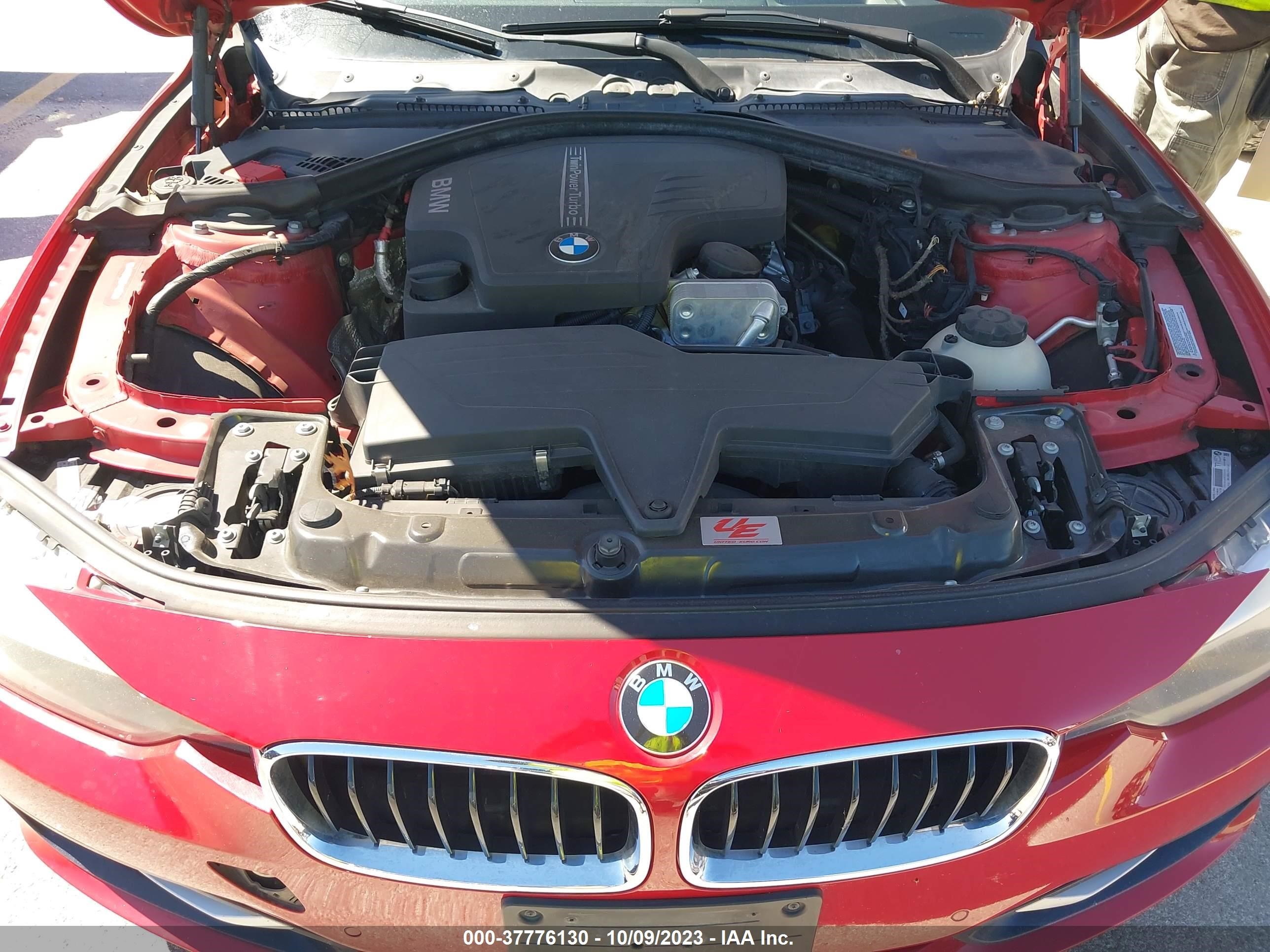 Photo 9 VIN: WBA3C1C56DF443870 - BMW 3ER 