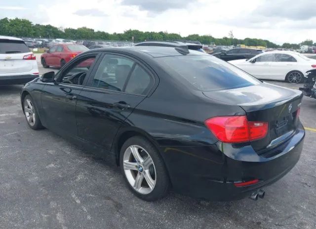 Photo 2 VIN: WBA3C1C57FP853560 - BMW 3 SERIES 