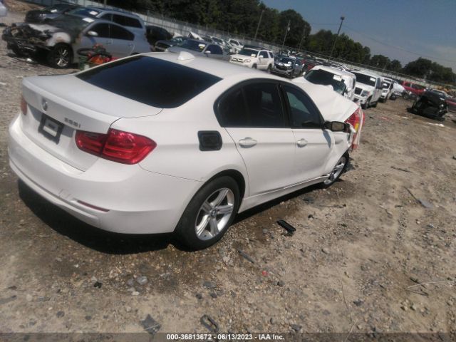 Photo 3 VIN: WBA3C1C58DF435513 - BMW 3 SERIES 