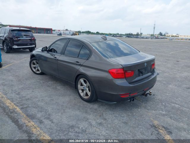 Photo 2 VIN: WBA3C1C58DF438993 - BMW 328I 