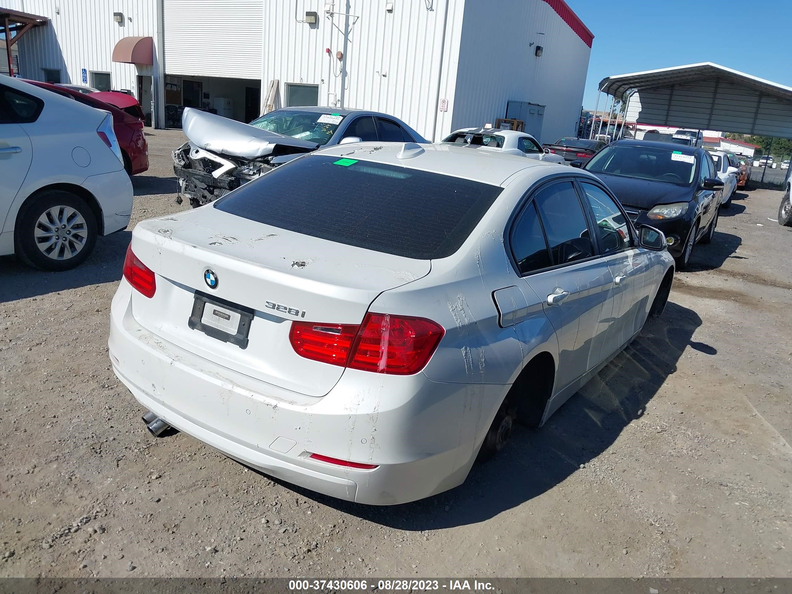 Photo 3 VIN: WBA3C1C59DF441689 - BMW 3ER 