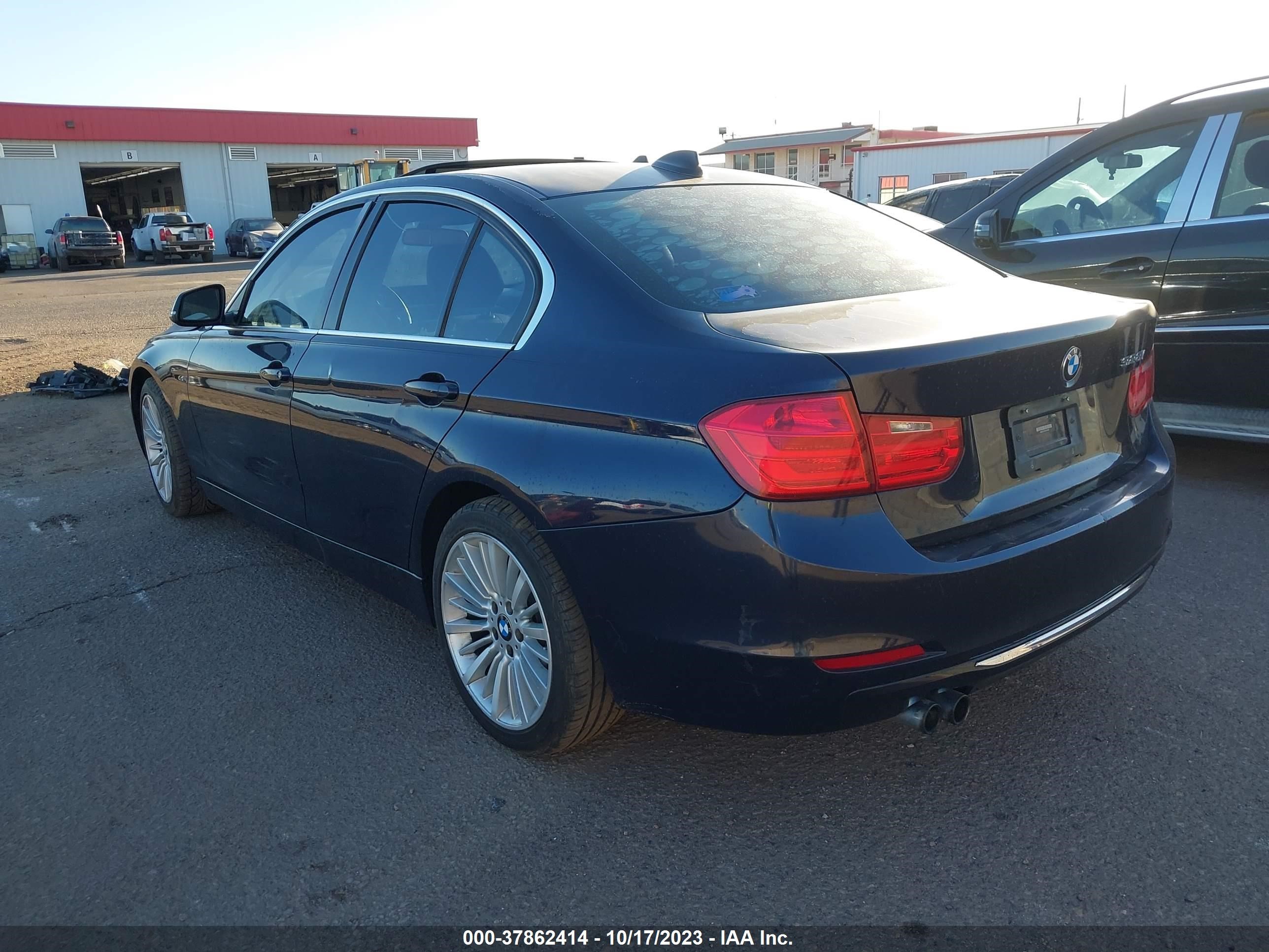 Photo 2 VIN: WBA3C1C5XCF430540 - BMW 3ER 