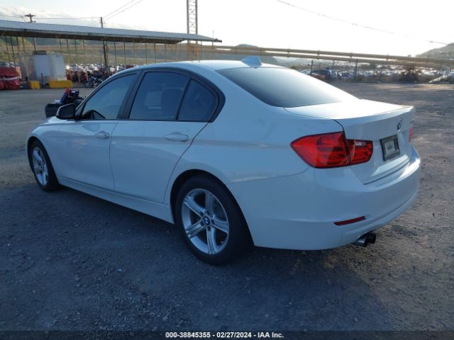 Photo 2 VIN: WBA3C1G55DNR44233 - BMW 328I 