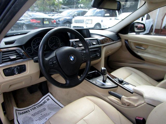 Photo 9 VIN: WBA3C1G57DNR48185 - BMW 3 SERIES 