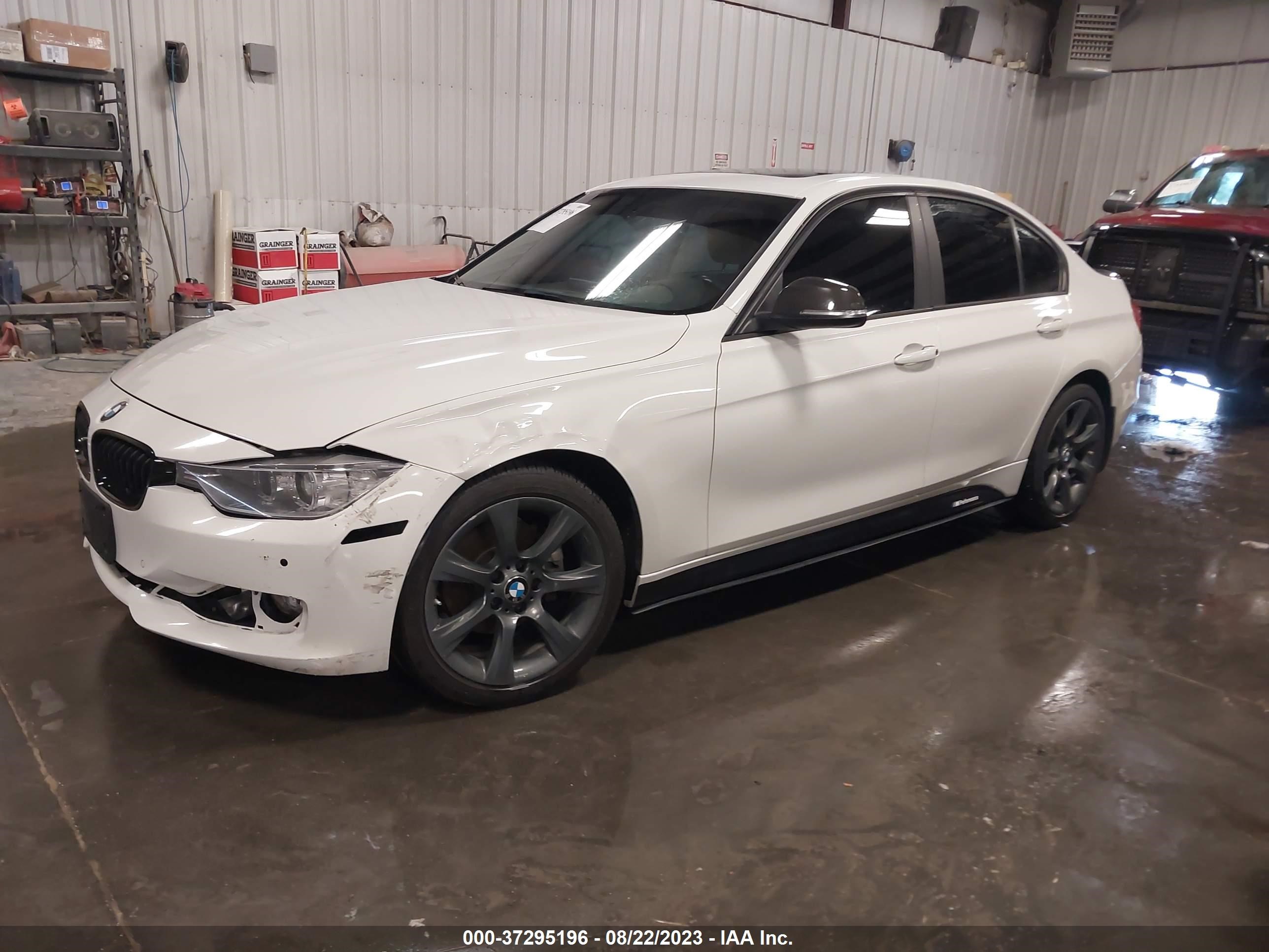 Photo 1 VIN: WBA3C3C50EP660659 - BMW 3 SERIES 