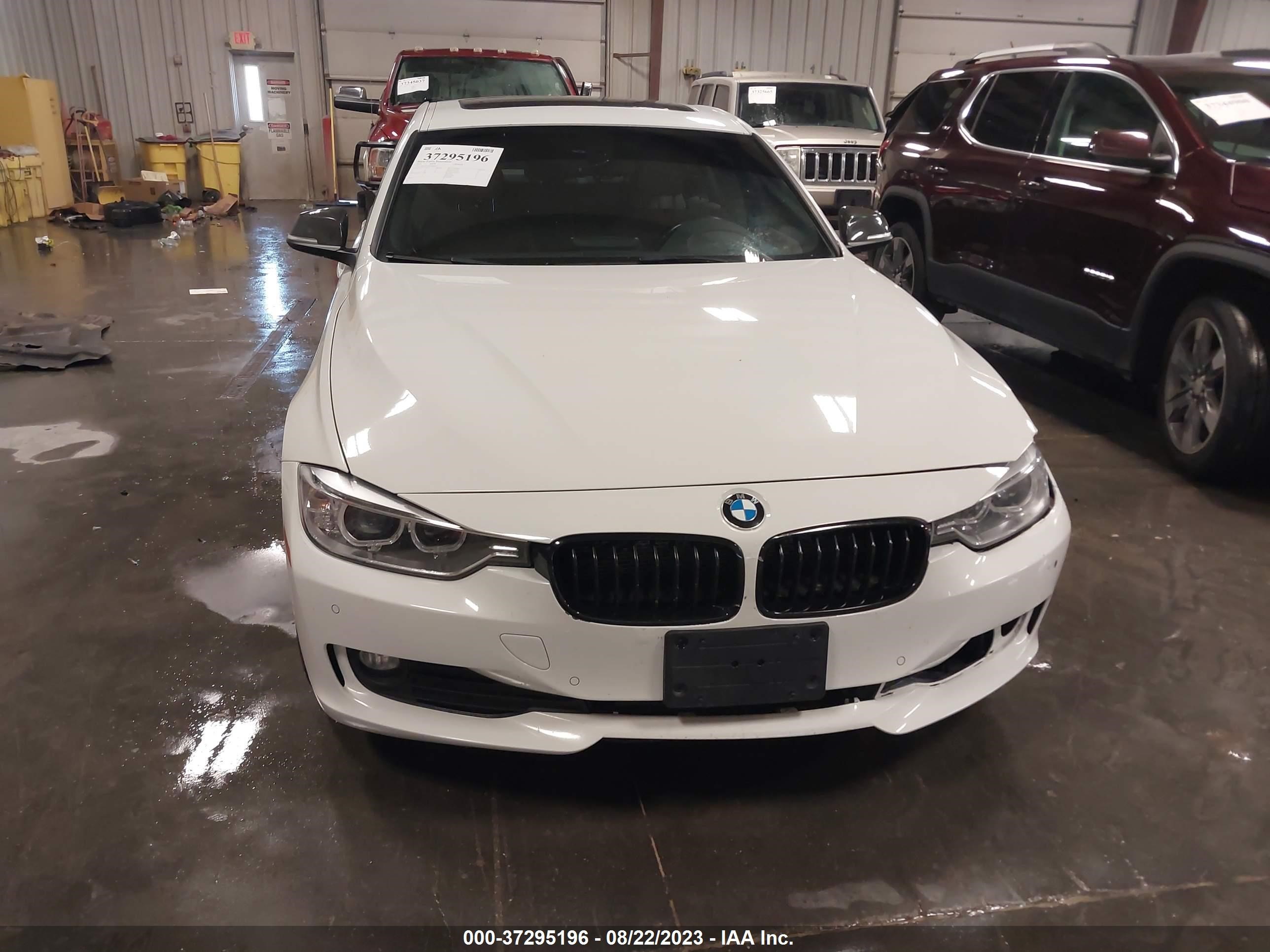 Photo 11 VIN: WBA3C3C50EP660659 - BMW 3 SERIES 