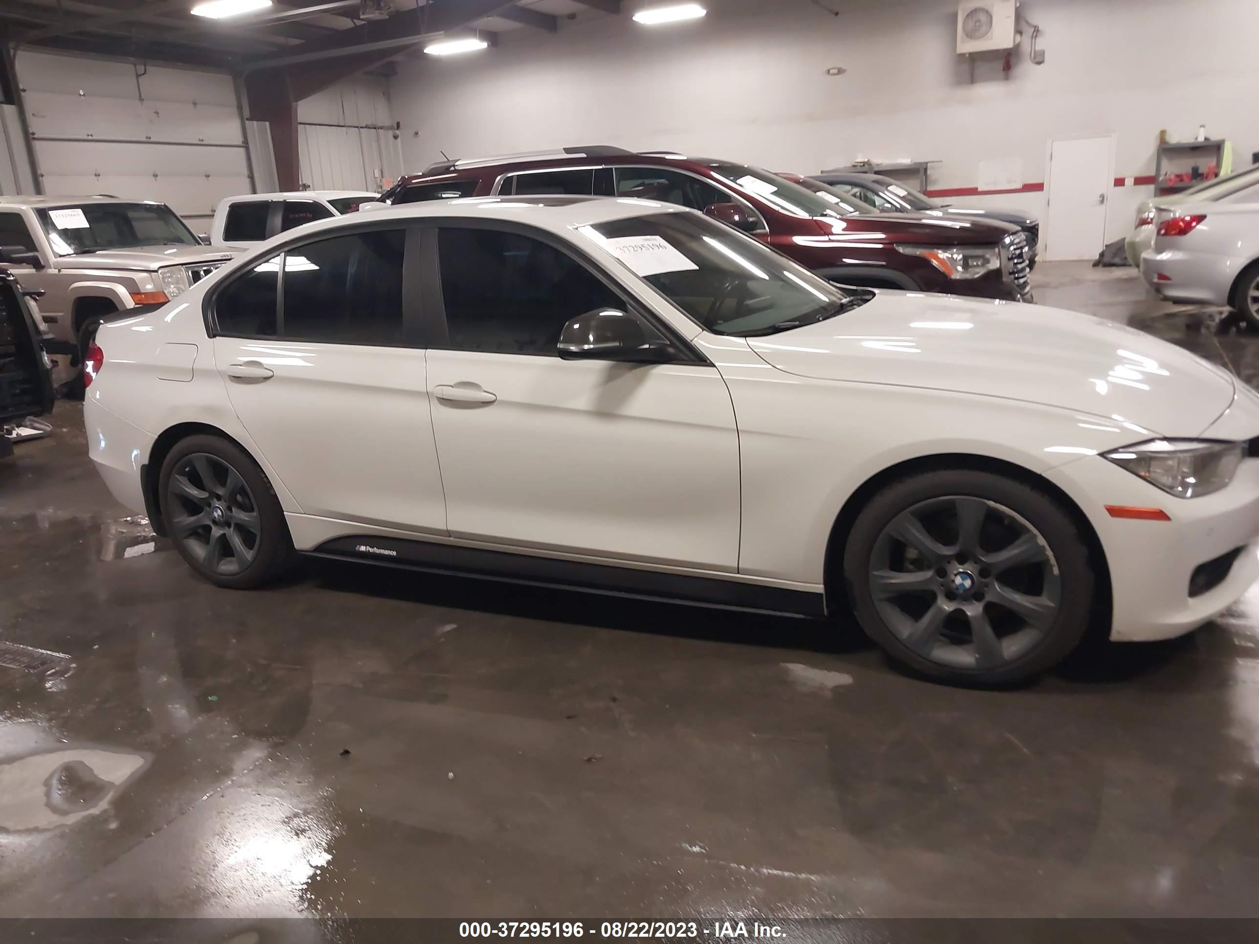 Photo 12 VIN: WBA3C3C50EP660659 - BMW 3 SERIES 