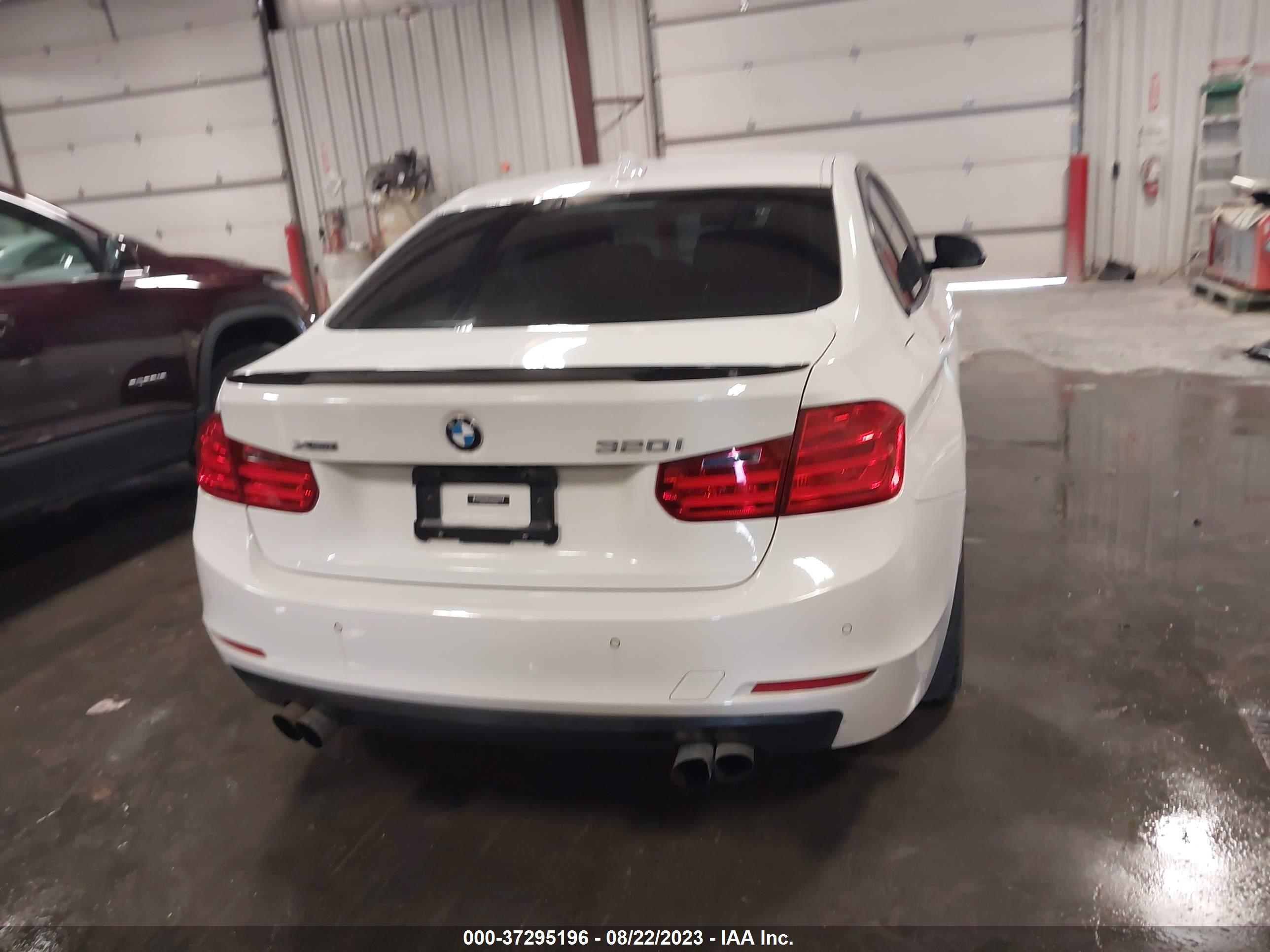 Photo 15 VIN: WBA3C3C50EP660659 - BMW 3 SERIES 