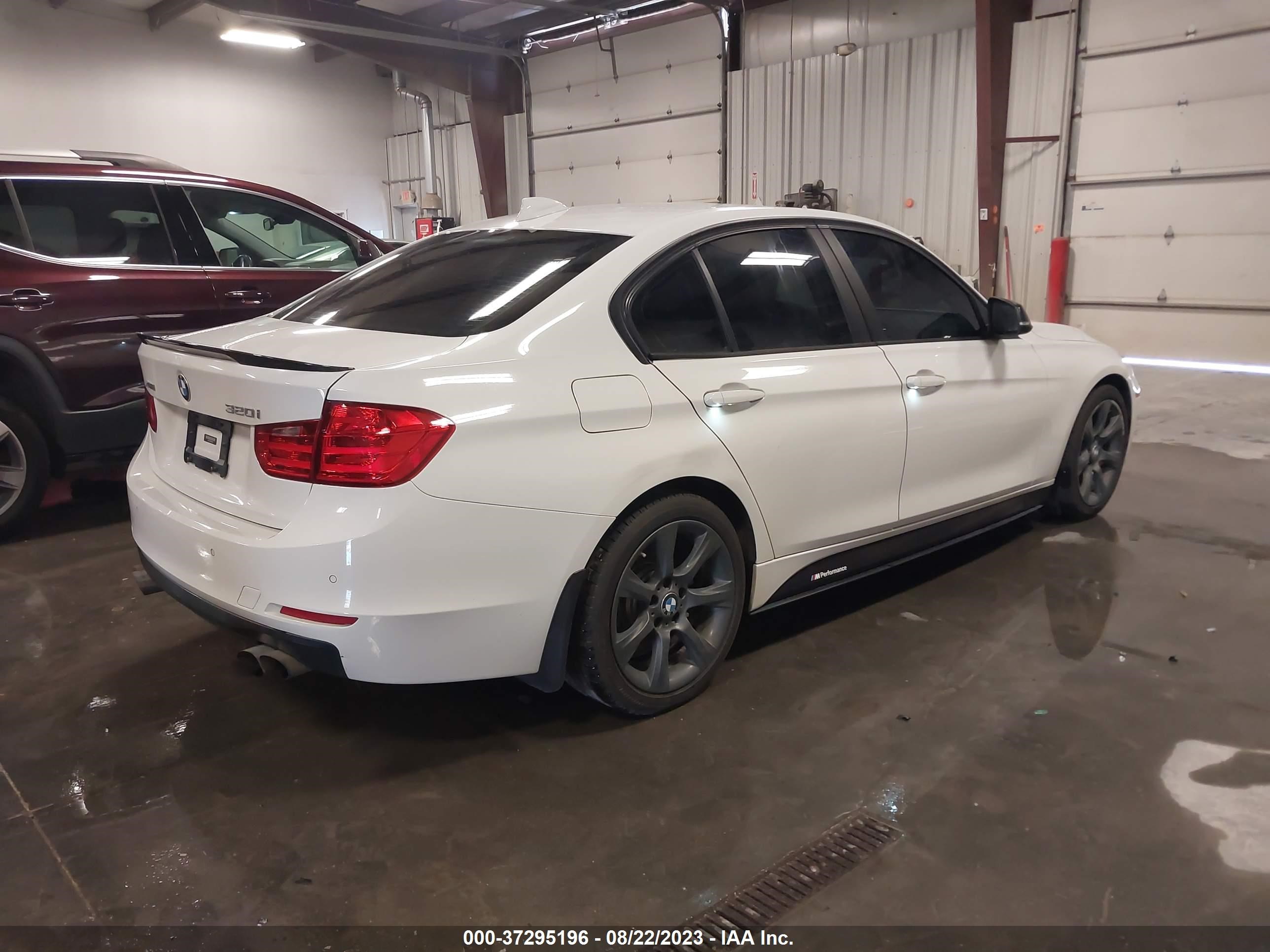 Photo 3 VIN: WBA3C3C50EP660659 - BMW 3 SERIES 