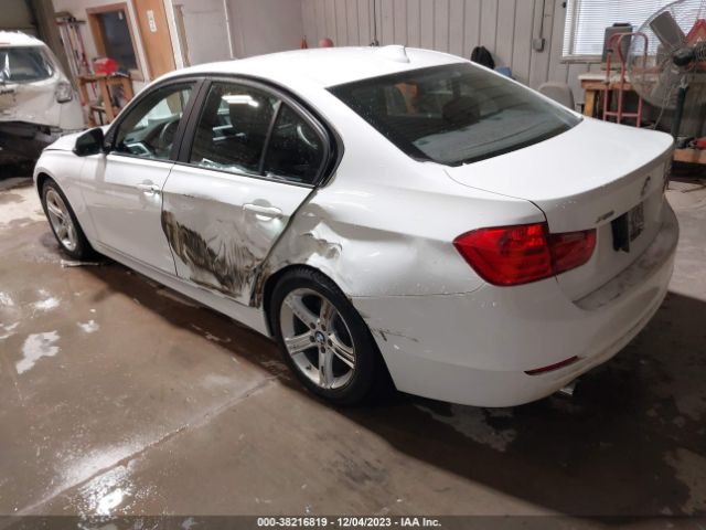 Photo 2 VIN: WBA3C3C51EF983527 - BMW 320I 