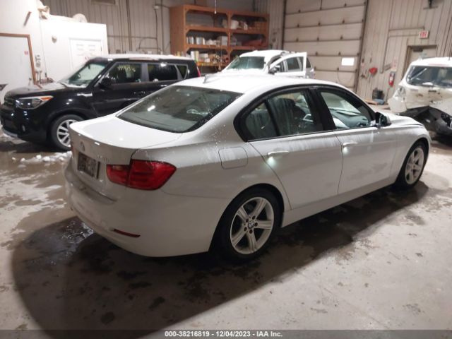 Photo 3 VIN: WBA3C3C51EF983527 - BMW 320I 