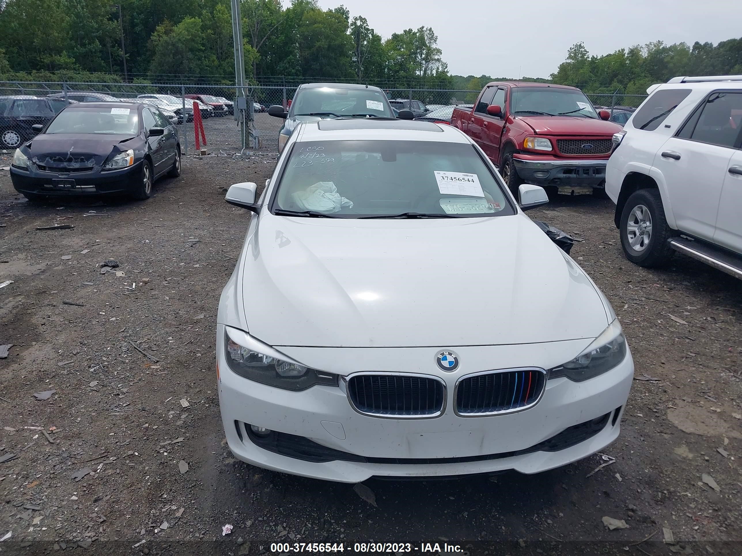 Photo 11 VIN: WBA3C3C52EF985383 - BMW 3ER 