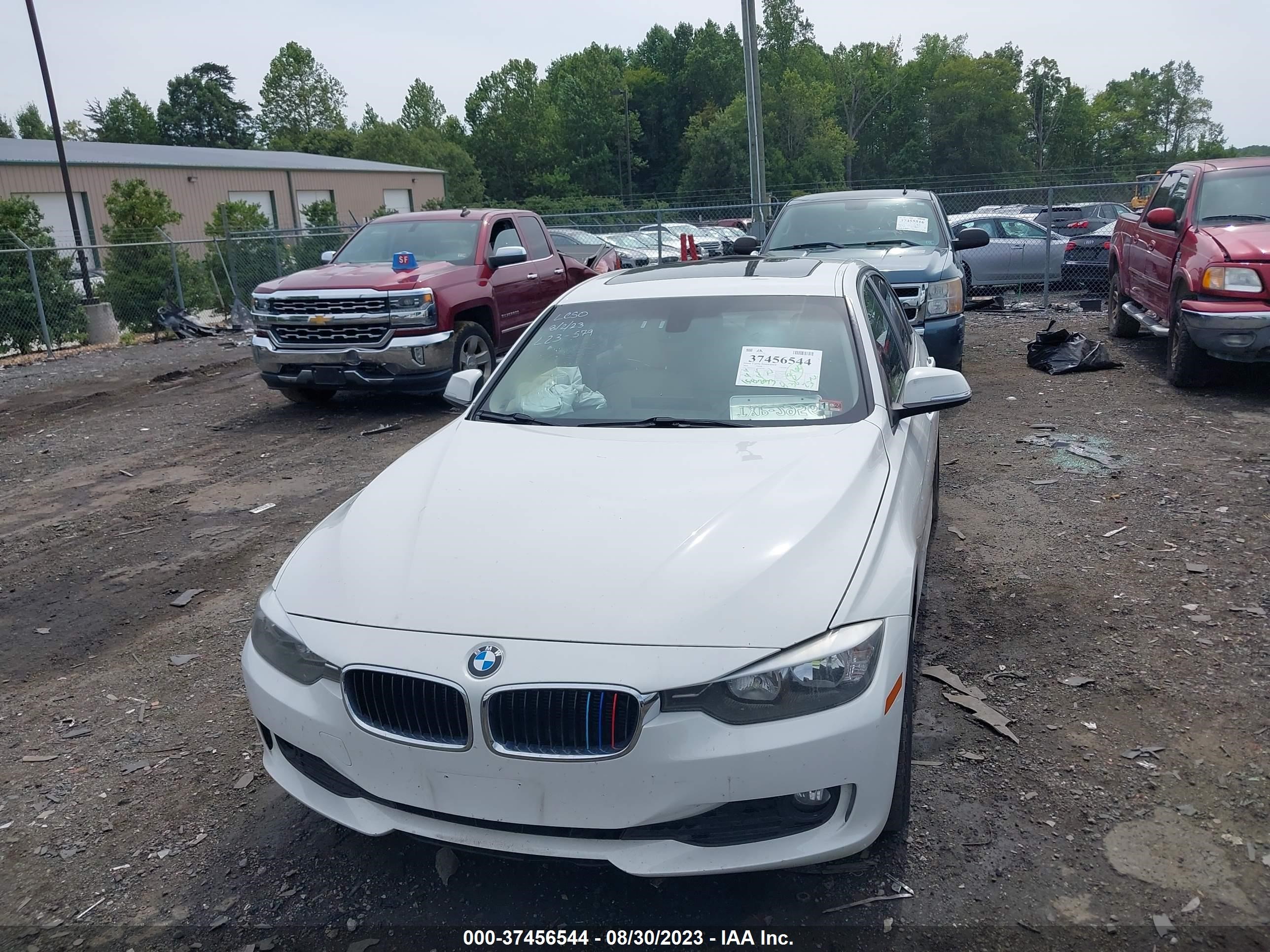 Photo 5 VIN: WBA3C3C52EF985383 - BMW 3ER 