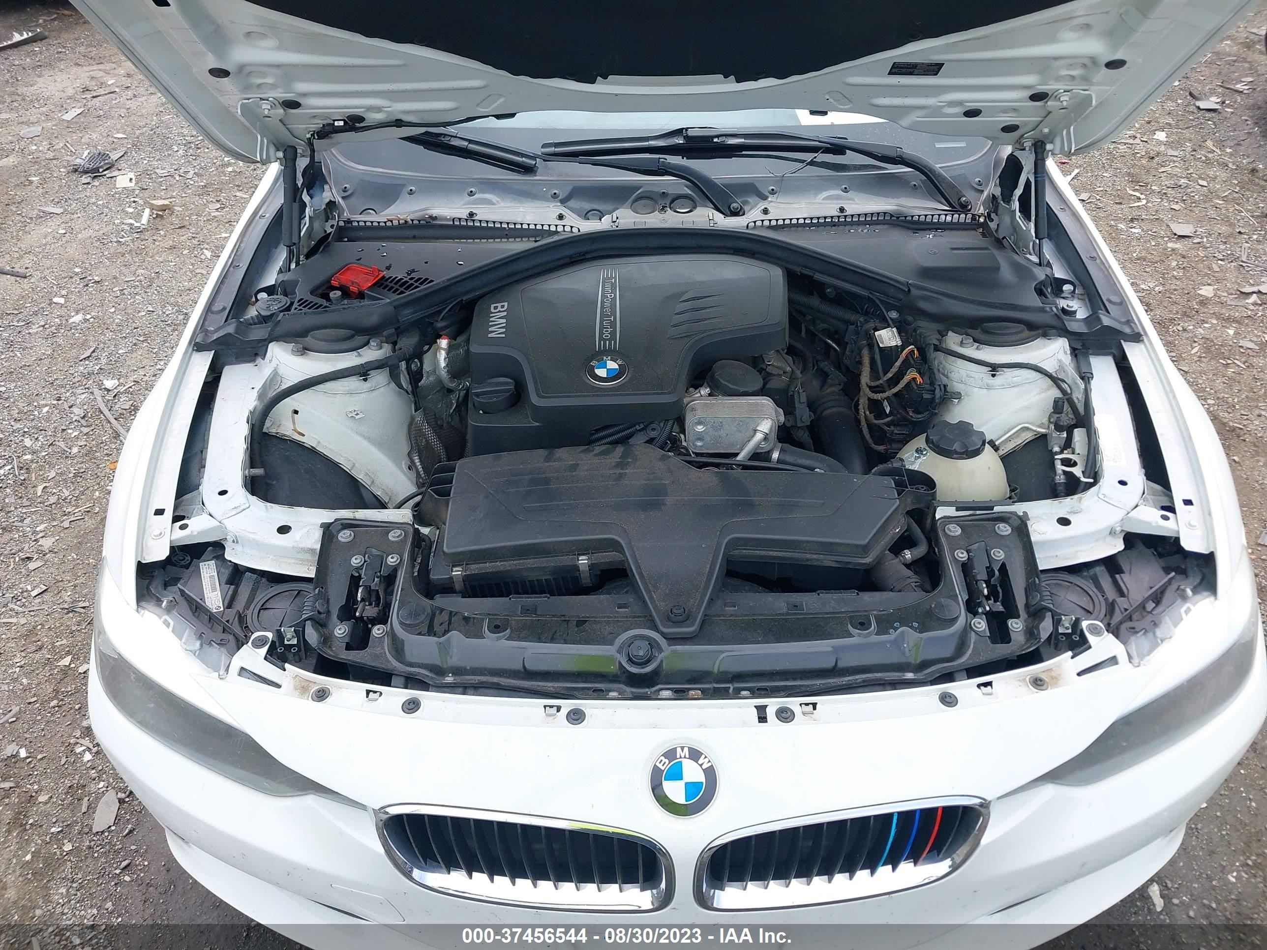 Photo 9 VIN: WBA3C3C52EF985383 - BMW 3ER 