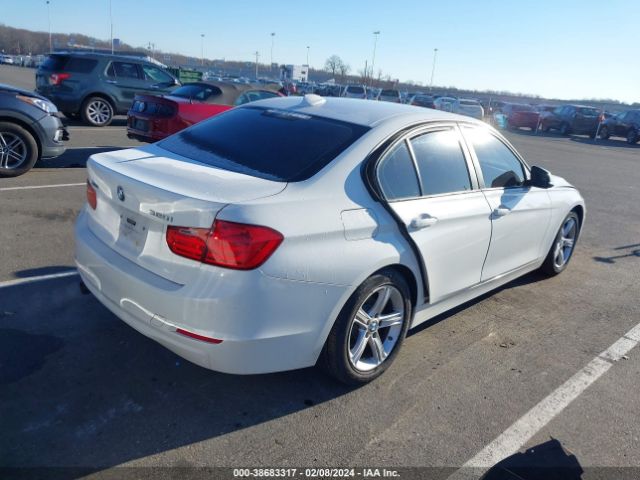 Photo 3 VIN: WBA3C3C52FP663855 - BMW 320I 