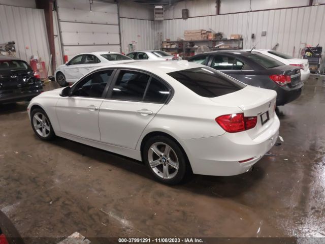 Photo 2 VIN: WBA3C3C55EPV90012 - BMW 320I 