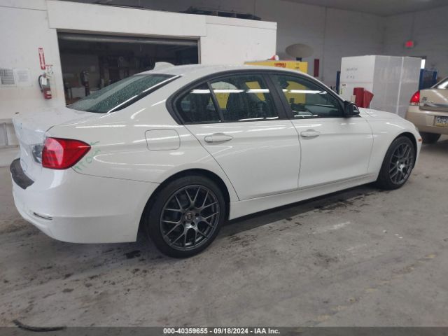 Photo 3 VIN: WBA3C3C56FP663860 - BMW 320I 