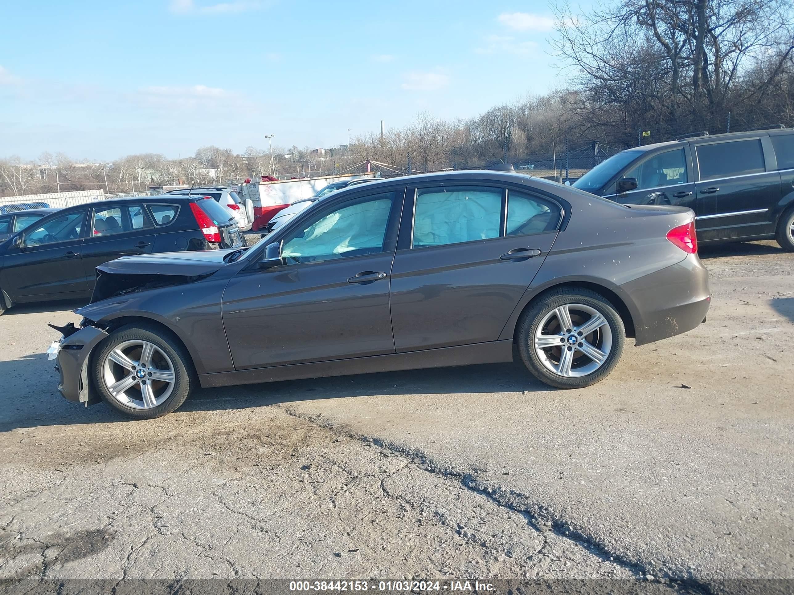 Photo 13 VIN: WBA3C3G50ENS70375 - BMW 3ER 