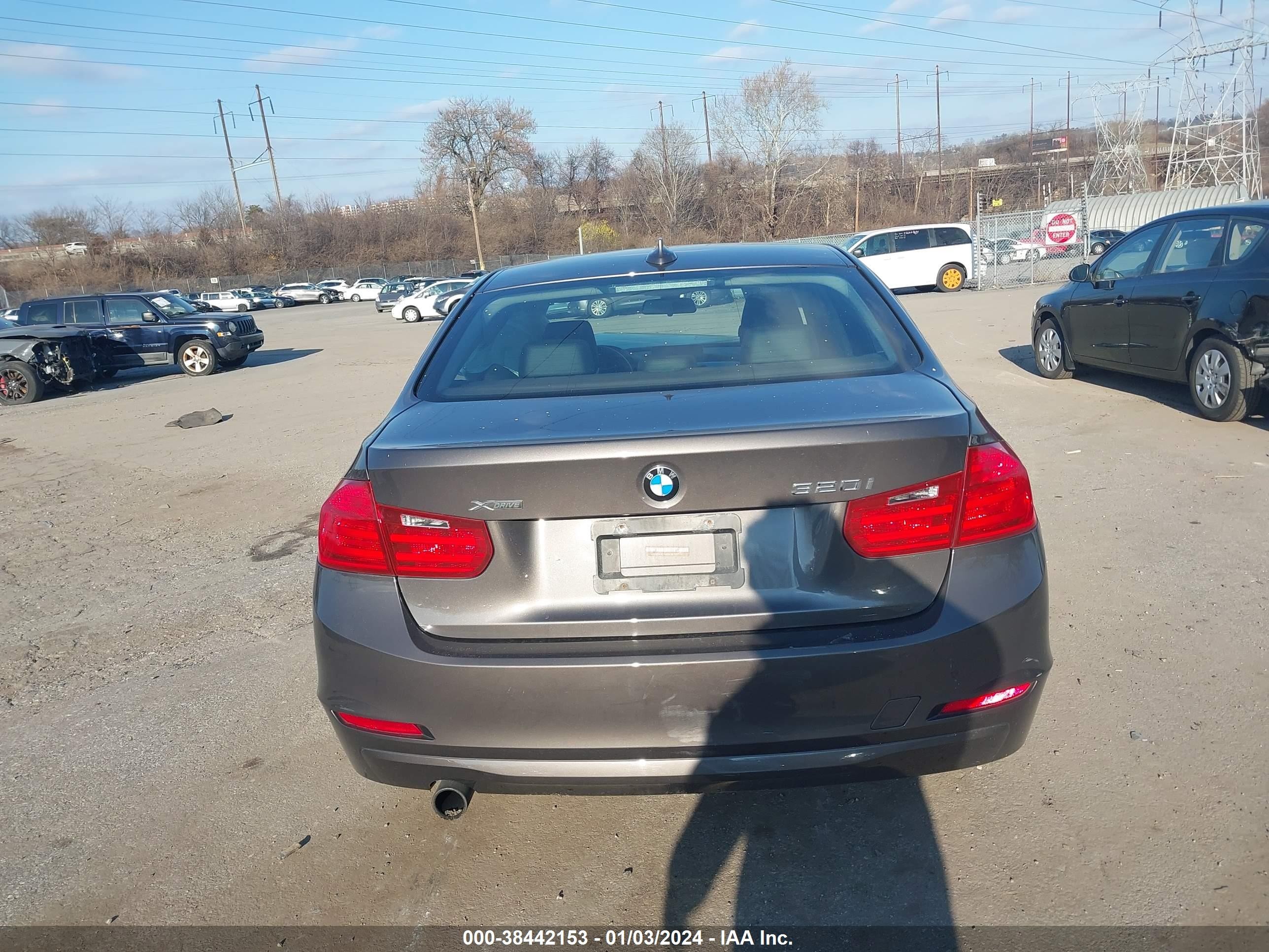 Photo 15 VIN: WBA3C3G50ENS70375 - BMW 3ER 