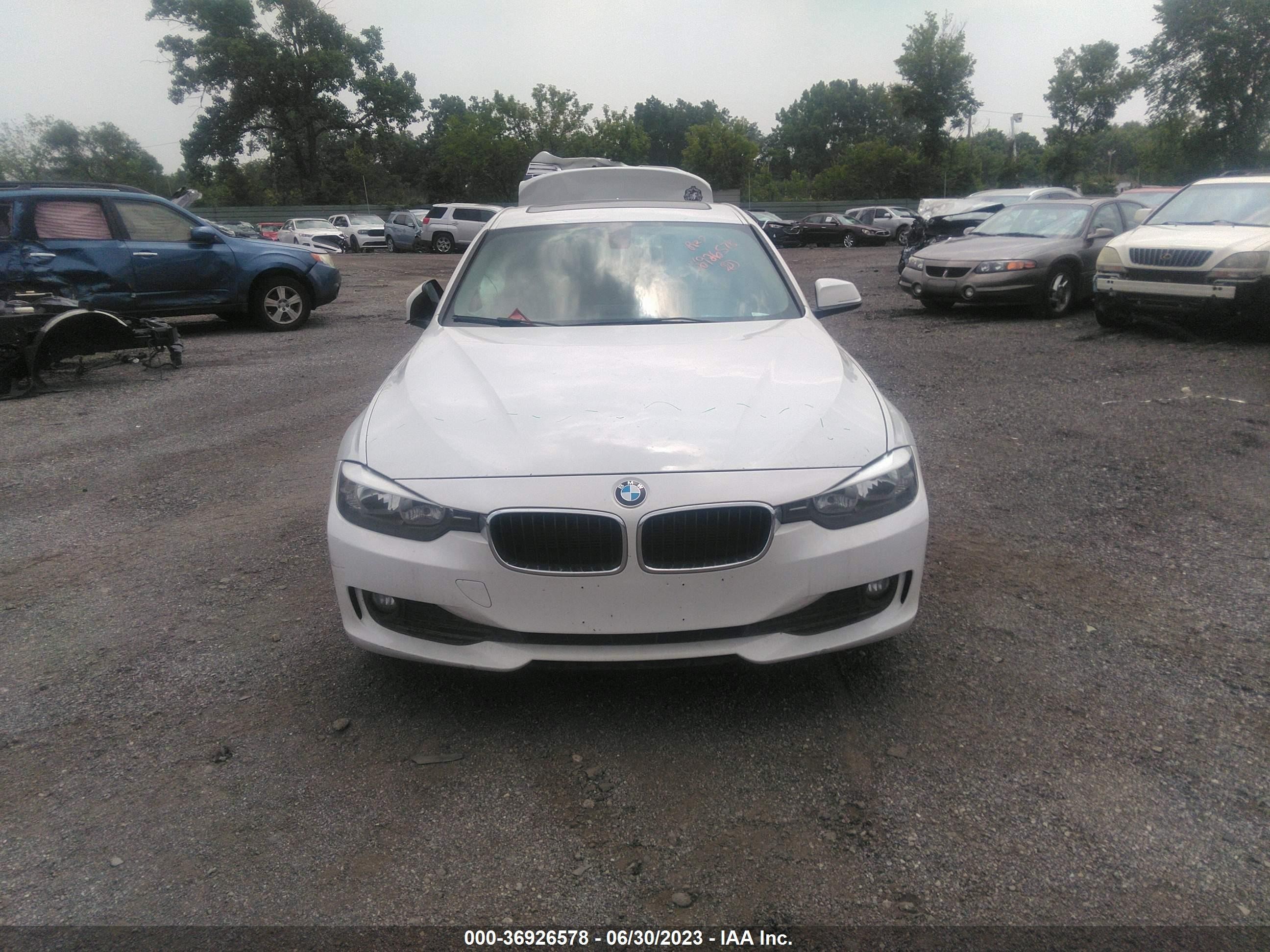 Photo 11 VIN: WBA3C3G50FNS74699 - BMW 3ER 