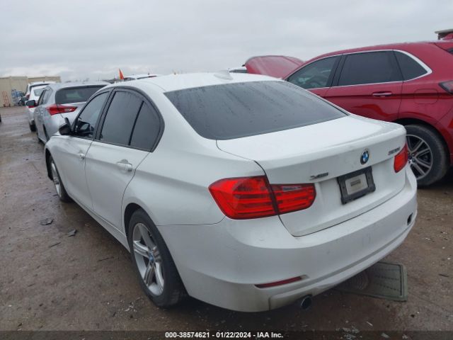 Photo 2 VIN: WBA3C3G51FNS74517 - BMW 320I 