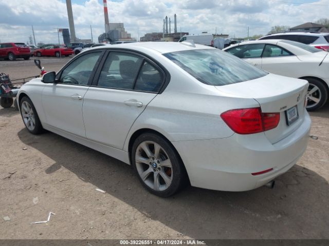 Photo 2 VIN: WBA3C3G53ENS71875 - BMW 320I 