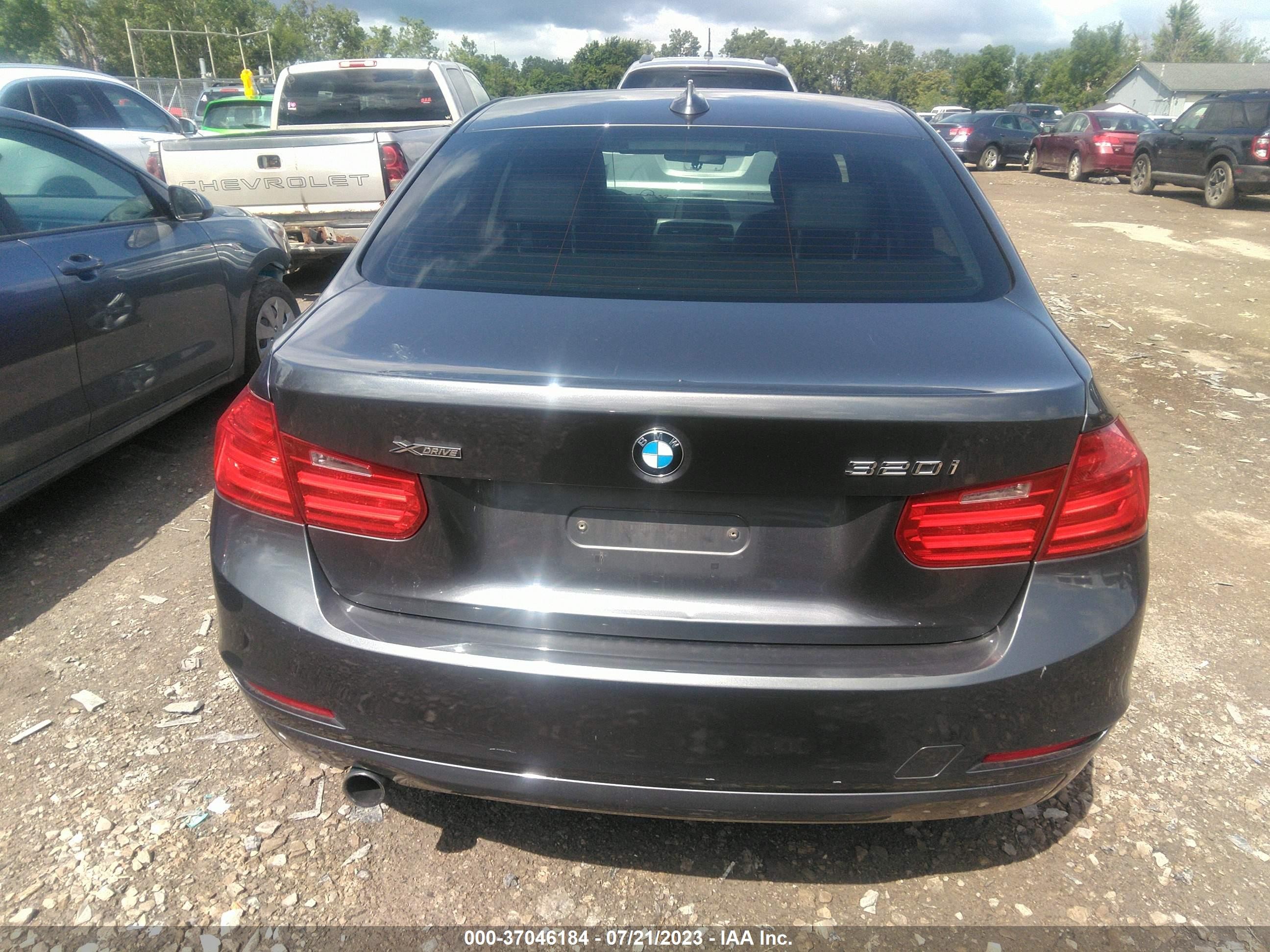 Photo 15 VIN: WBA3C3G53ENS72752 - BMW 3ER 