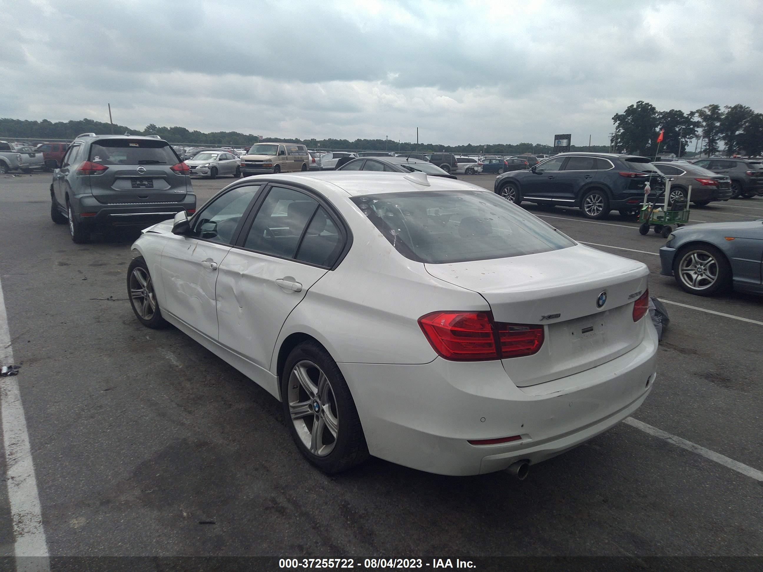 Photo 2 VIN: WBA3C3G53FNS76169 - BMW 3ER 